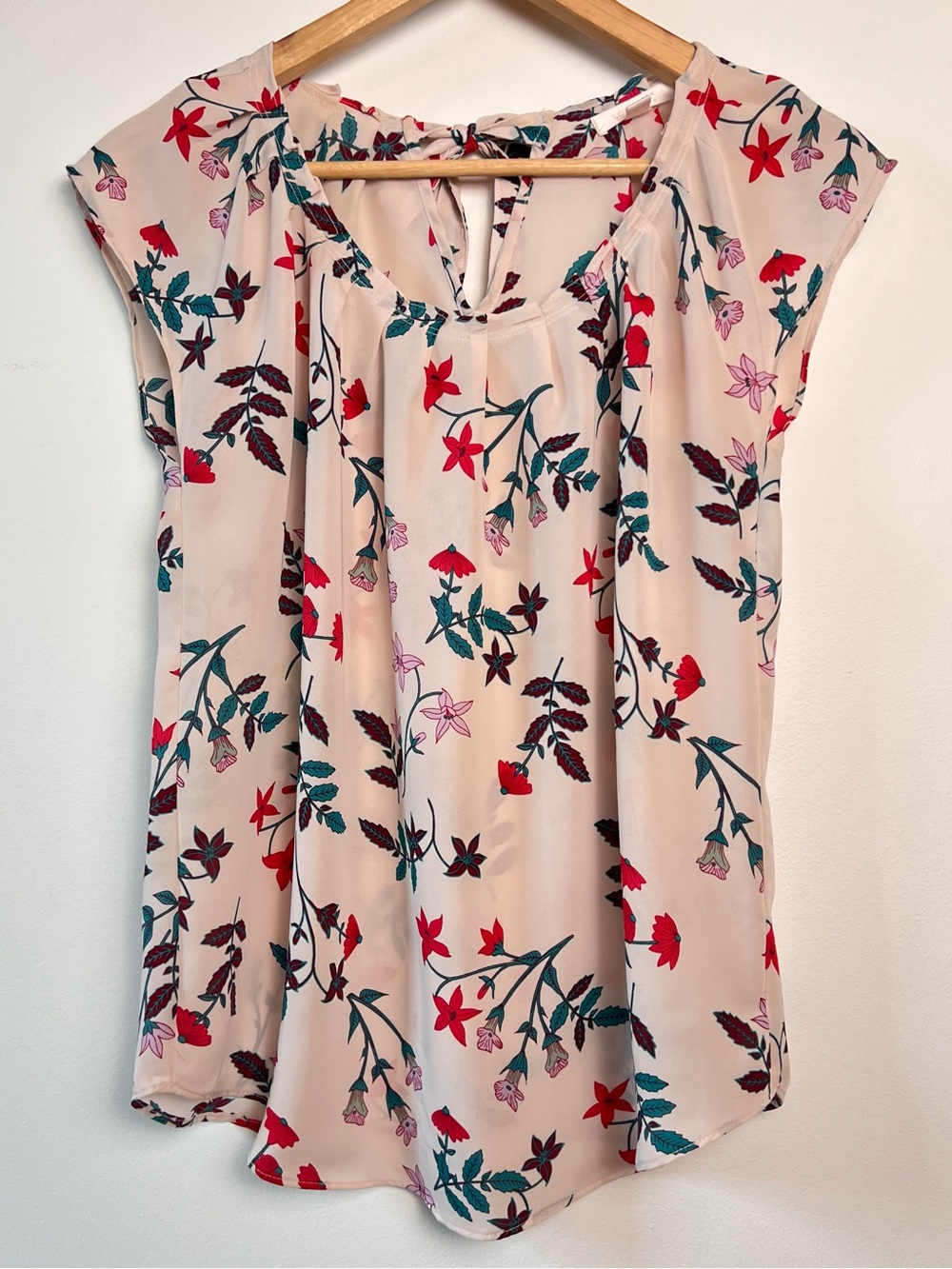 LC Lauren Conrad Floral Tie Back Blouse Small Pink Flutter Sleeve Top